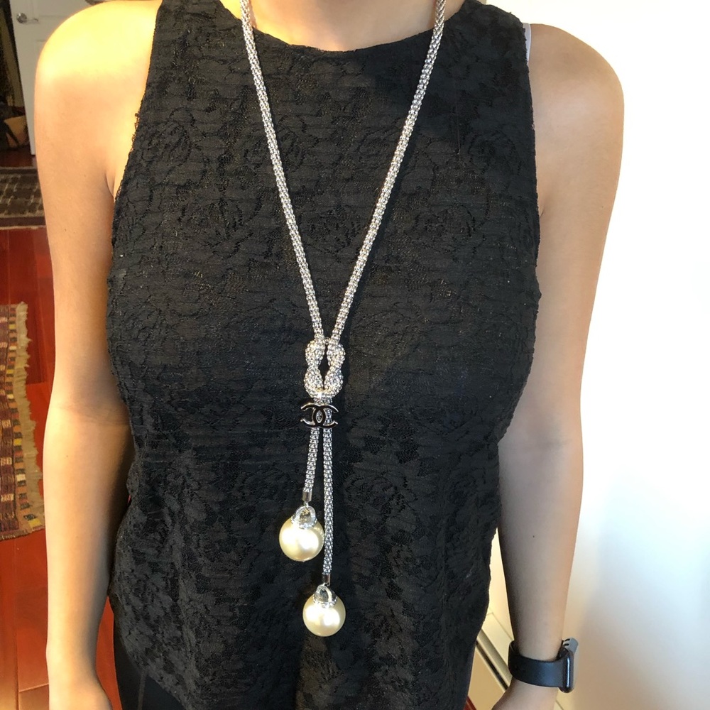 Chanel necklace with pearls